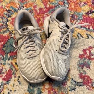 Nike Revolution 4